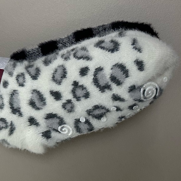 Muk Luks® Original Cabin Socks 2 Pair Pack Style  SZ S-M shoe size 5-7 woman’s - Picture 5 of 9